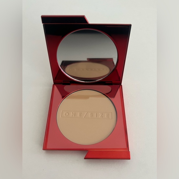 One/Size Turn Up The Base Foundation Powder Light 4 Golden Undertones New - Picture 3 of 5